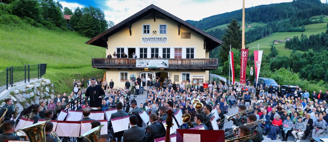 Militärmusik Salzburg spielt am Hochkönig groß auf – ©Bundesheer/Riedlsperger