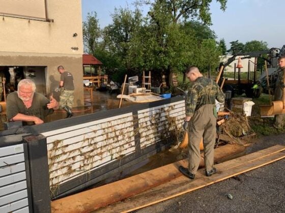 Soldaten des Jägerbataillons 19 helfen bei der Beseitigung von Unwetterschäden – ©Bundesheer