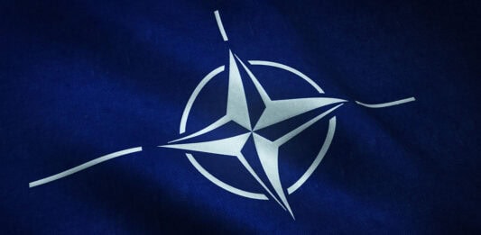 NATO-Flagge – ©Wirestock on Freepik