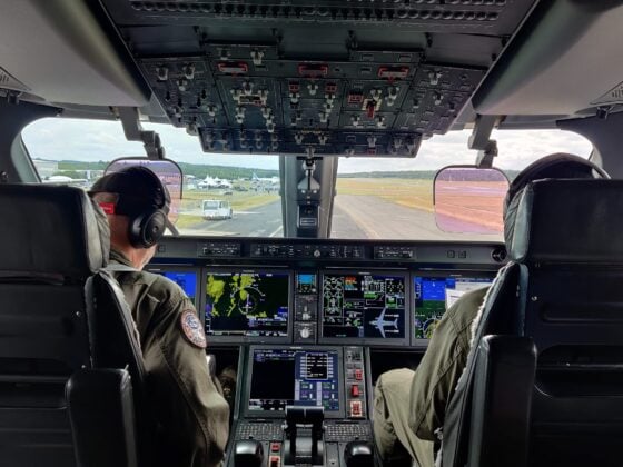 Embraer lud in Farnborough auch Militär Aktuell zum Presseflug in der neuen C-390M – ©Georg Mader