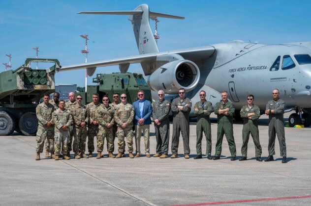 Verladung eines HIMARS in eine C-390M von Embraer_c_U.S. Air Force photo by Airman 1st Class Dylan Myers