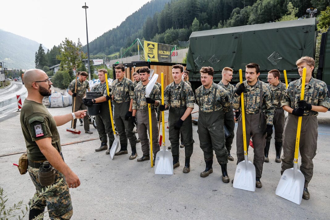 Bundesheer-Soldaten helfen nach Unwettererignis – ©Bundesheer/Hörl