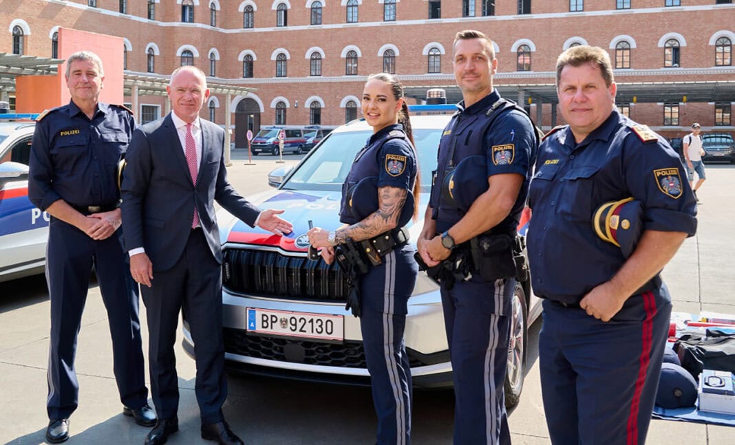 Innenminister Karner stellt Polizeiauto der Zukunft vor – ©BMI/Schober