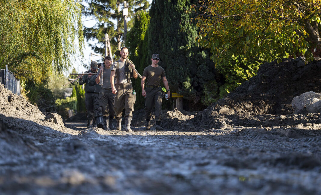 Bundesheer-Soldaten im Hochwasser-Einsatz – ©Bundesheer/Kulec