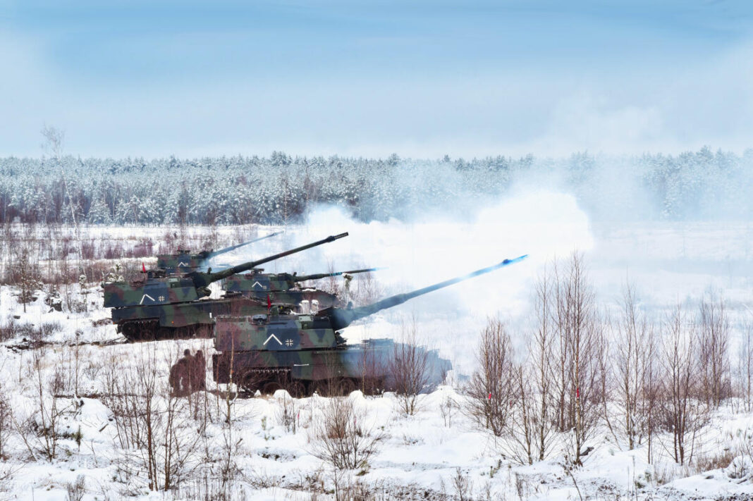 Panzerhaubitzen 2000 schießen scharf während einer Übung bei der Enhanced Forward Presence Battle Group in Rukla/Litauen – ©Bundeswehr/PAO EFP