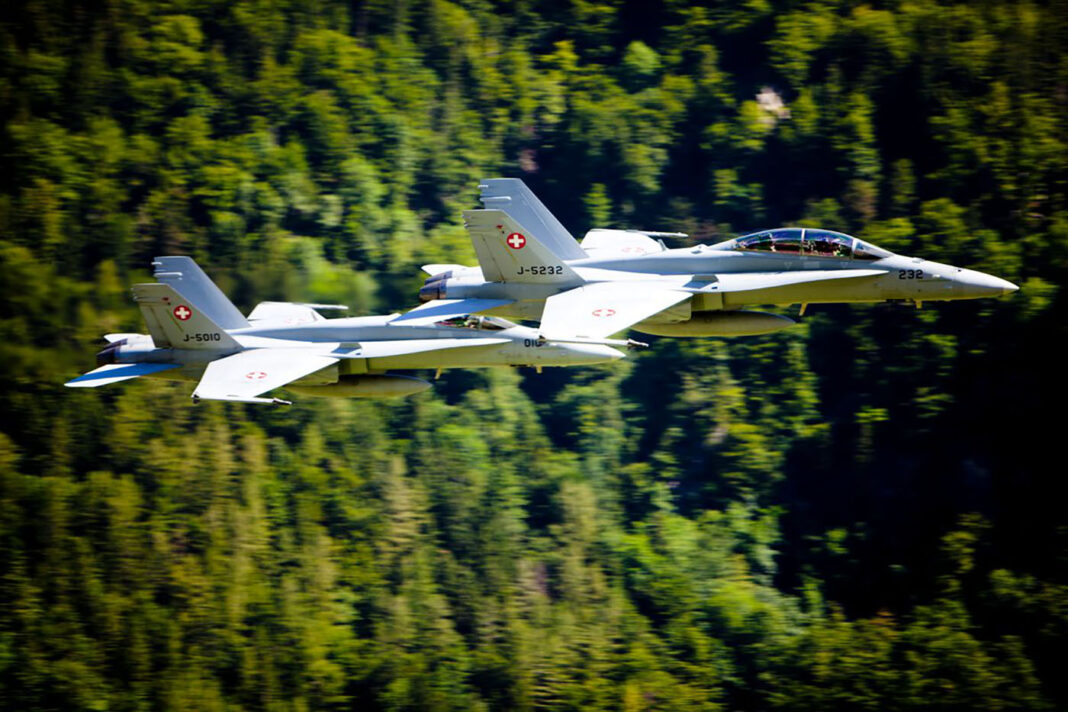 Schweizer F/A-18 im Formationsflug – ©VBS/DDPS/Scheidegger.jpg