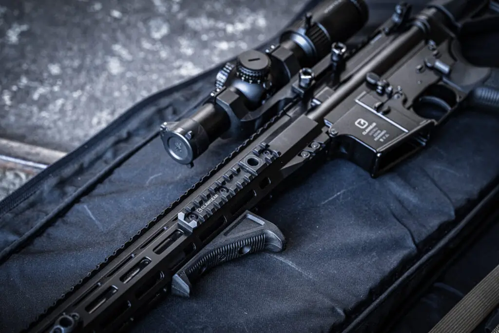 The rail on the CG15 is equipped with Picatinny rails and M-Lok mounting points. ©Clawgear