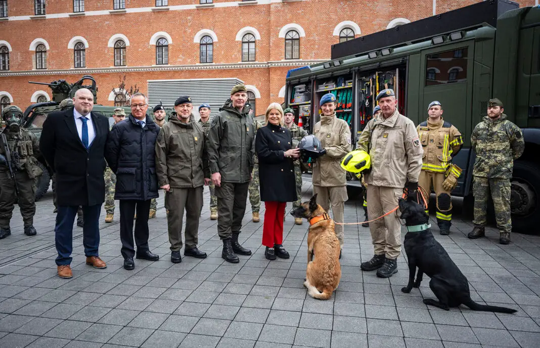 Übergabe der neuen Schutzausrüstung – ©Bundesheer/Karlovits