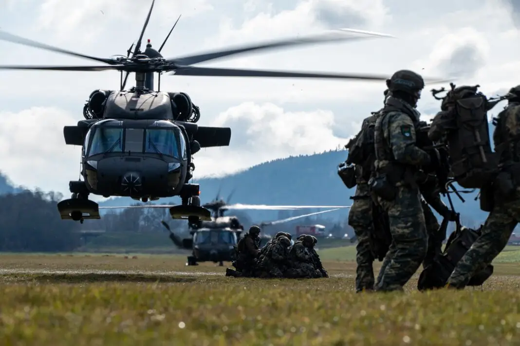 Soldaten des Jägerbataillons 25 trainierten luftbewegliche Einsätze – ©Bundesheer/Oberdorfer