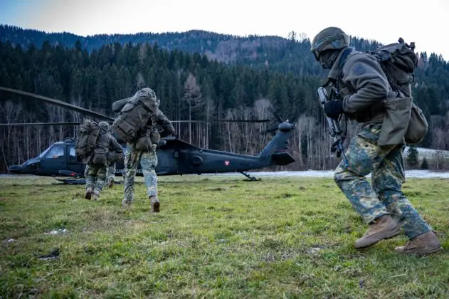 Soldaten des Jägerbataillons 25 trainierten luftbewegliche Einsätze – ©Bundesheer/Oberdorfer