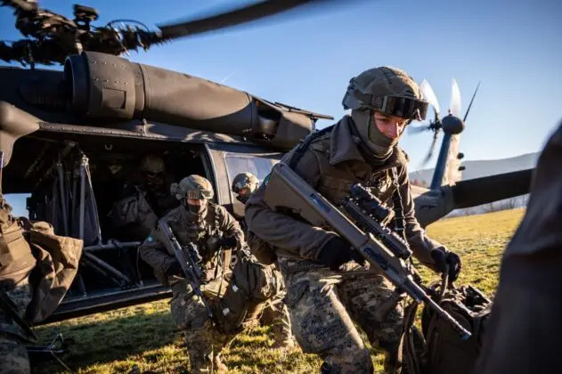 Soldaten des Jägerbataillons 25 trainierten luftbewegliche Einsätze – ©Bundesheer/Oberdorfer