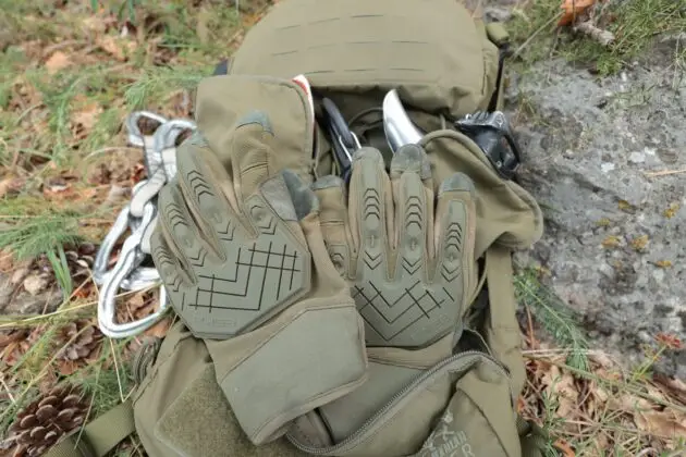 Die breite Schutzfläche am Einsatzhandschuh Vader ist im Wald ebenso geschätzt, wie am rauen Fels. ©Militär Aktuell/Bendl