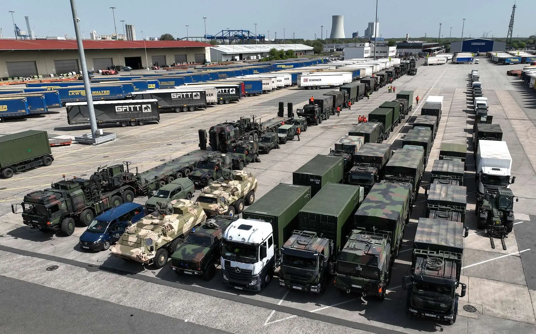 Militärische Kräfte in einem Hafen – ©Bundeswehr