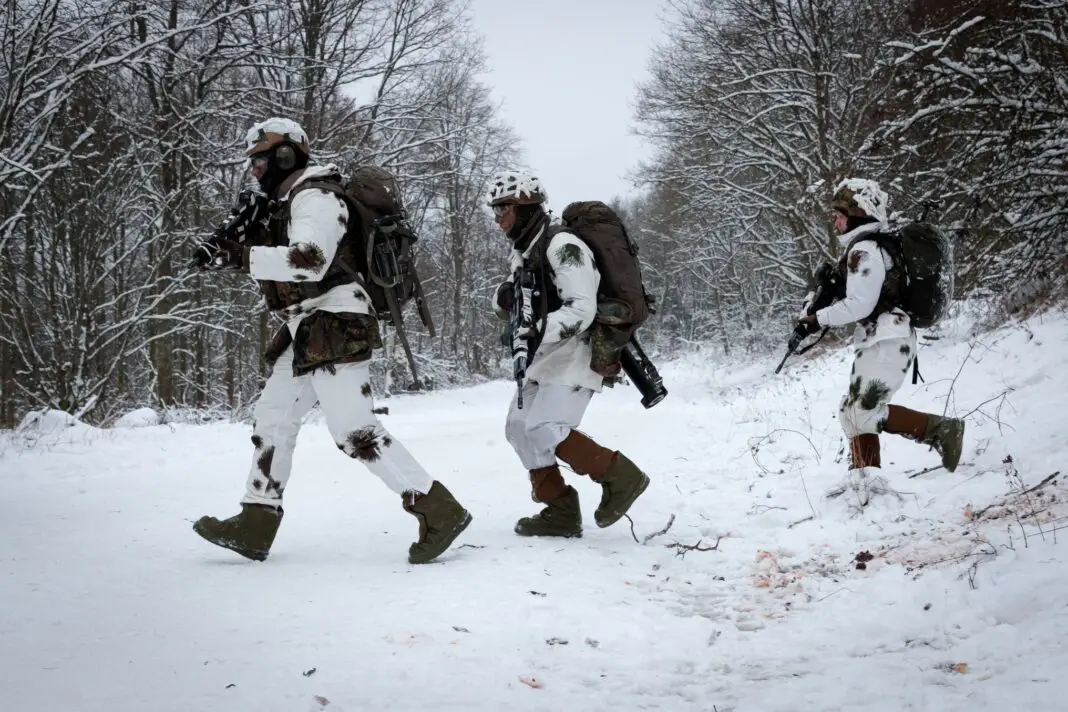 Bundeswehr: Fallschirmjäger und Luftwaffe üben